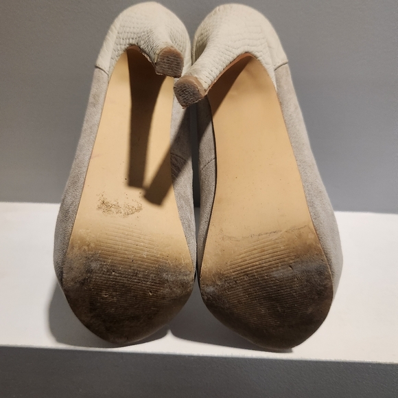 Faux Suede/Snake skin textured Pumps - Picture 5 of 5